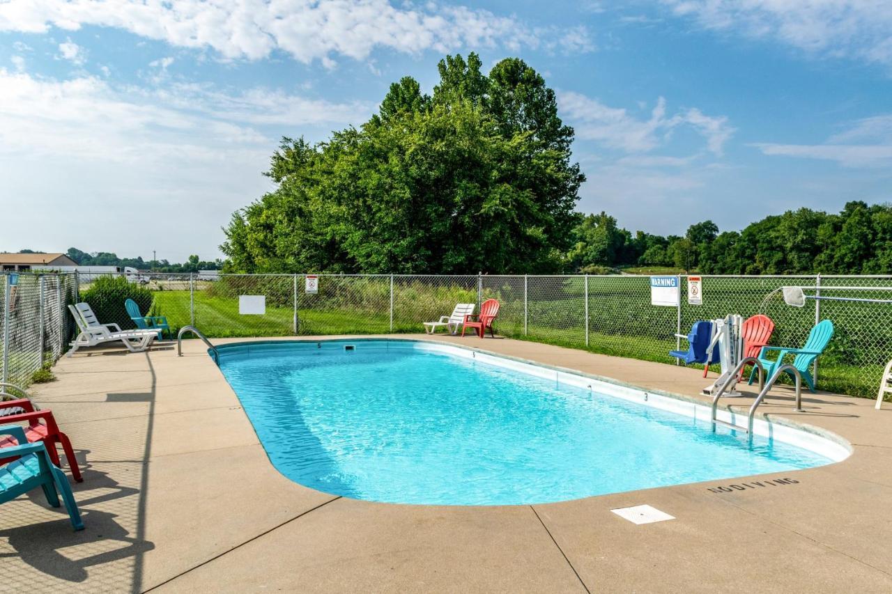 Red Roof Inn Columbus - Taylorsville Dış mekan fotoğraf